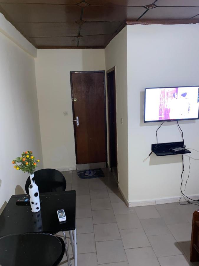 Studio Meuble A Conakry Apartment Bagian luar foto